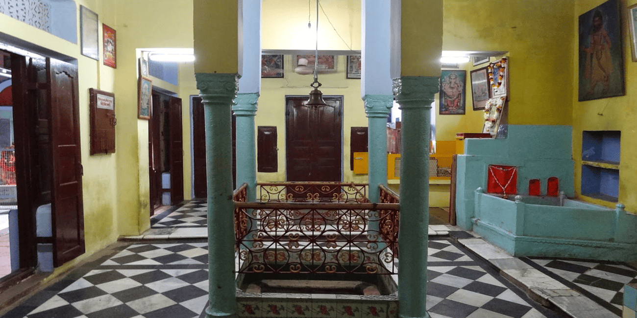 Inside view of Kashi Karvat Temple